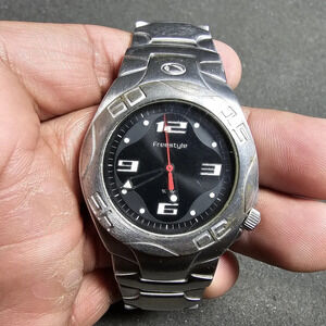 Freestyle 304 Mens Quartz Fashion Watch Silver Tone Black Dial Working 40201 sho